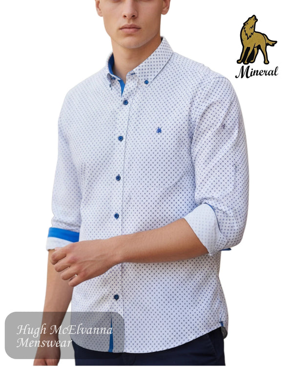 Mineral JAGGER Shirt worn on a model