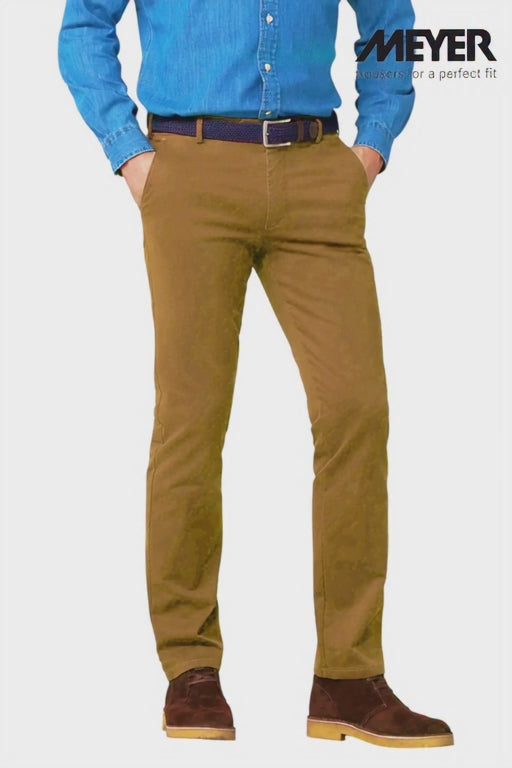 Meyer 316/43 Roma Chino worn by a model showing the fit of this trouser